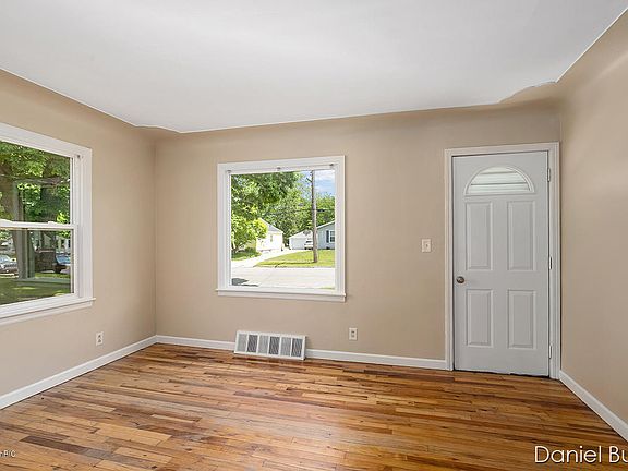4th image of 3251 Division St SW