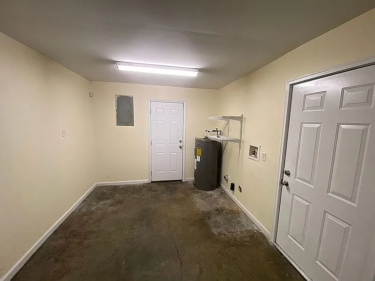 6910 Damascus Rd — Photo 13