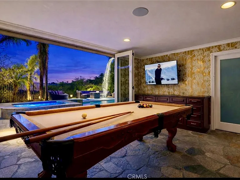 7218 Mulholland Dr — Photo 2