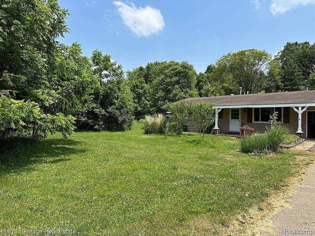 135 S Searls Rd, berville, MI 48892 Zillow