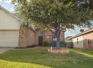 1053 Fort Apache Dr, Haslet, TX 76052