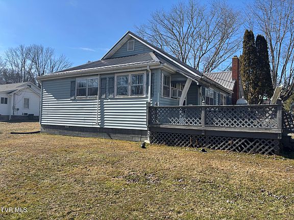 5th image of 219 Oak St