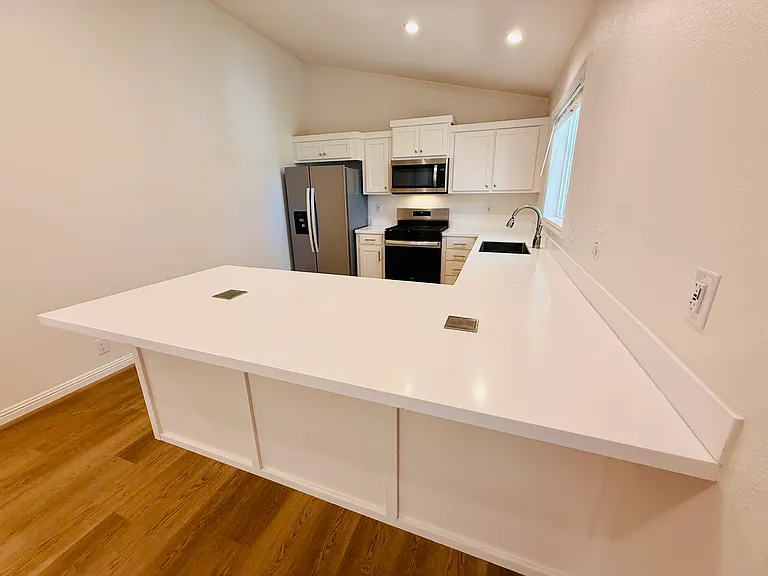 1045 East Ave — Photo 8