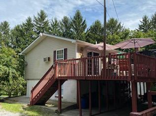 35 Salty Ln, Falling Waters, WV 25419