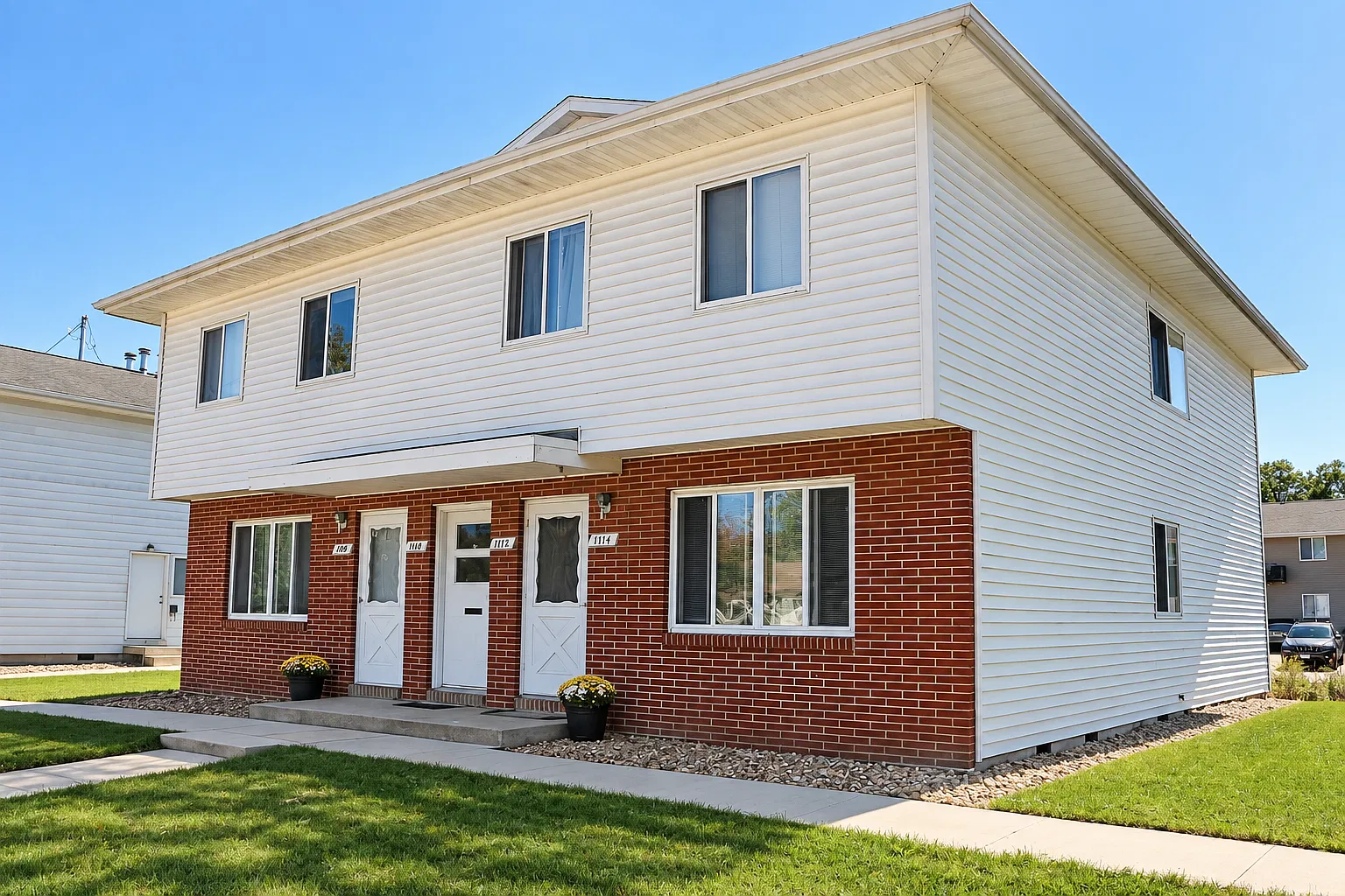 3 bed, 500 sqft, $1,200 — Photo 1