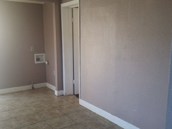 4th image of 1523 W 58th Pl