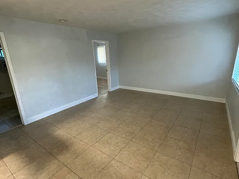 925 NE 17th Ave #1 — Photo 10