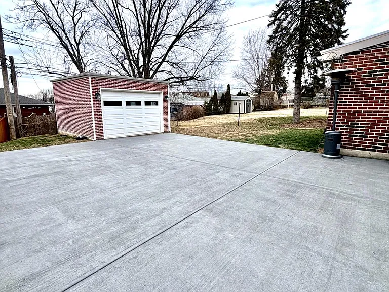 901 Cooke Ln — Photo 10