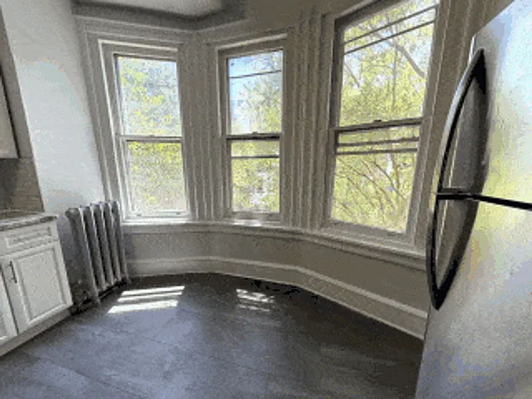 435 E Walnut Ln — Photo 10