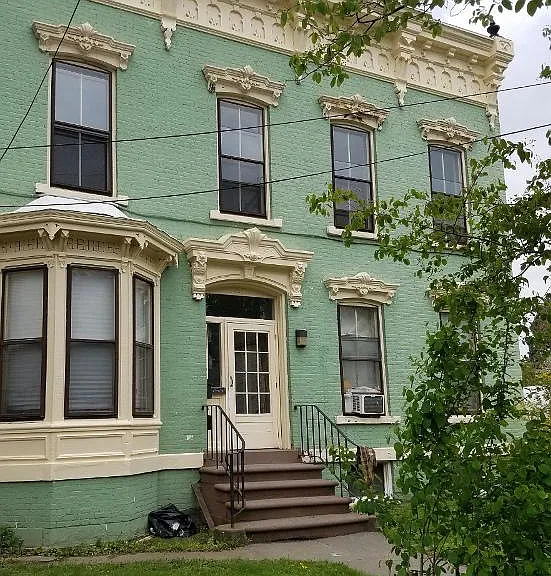 Entrance to 3327 6th Avenue, Troy NY