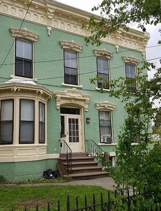 Entrance to 3327 6th Avenue, Troy NY