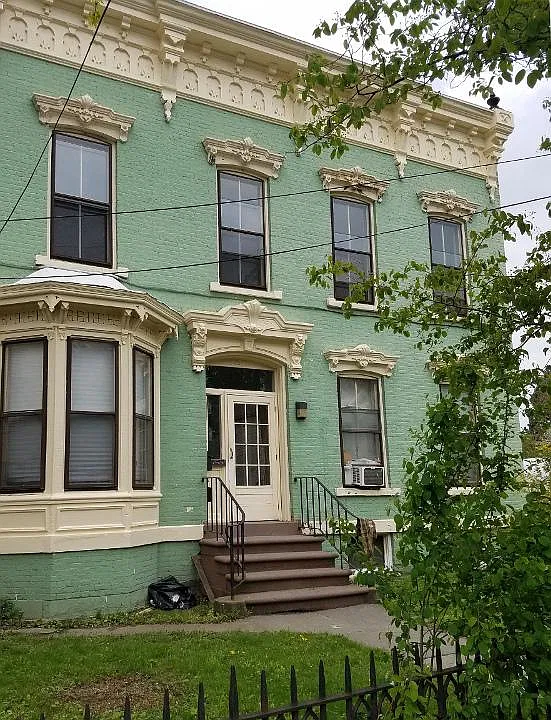 Entrance to 3327 6th Avenue, Troy NY