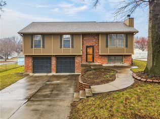 516 Sharon Dr, Liberty, MO 64068