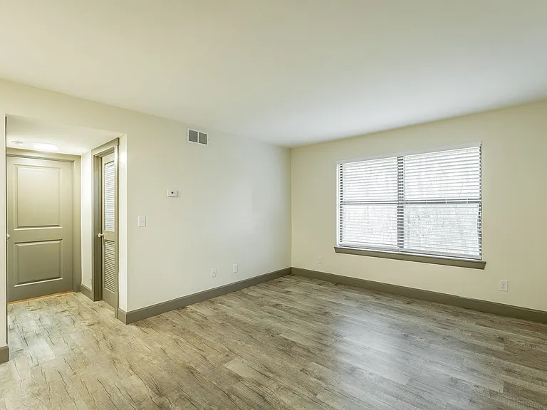 203 4th St #B4 — Photo 2