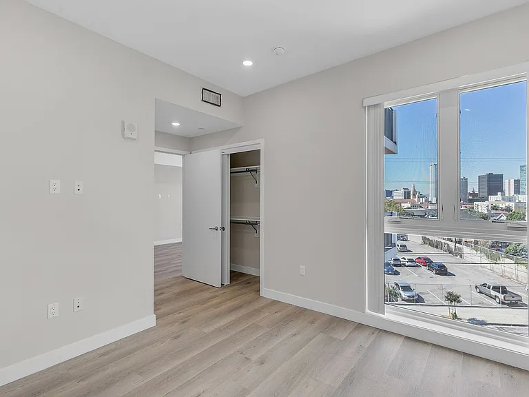 825 Coronado-Building — Photo 130