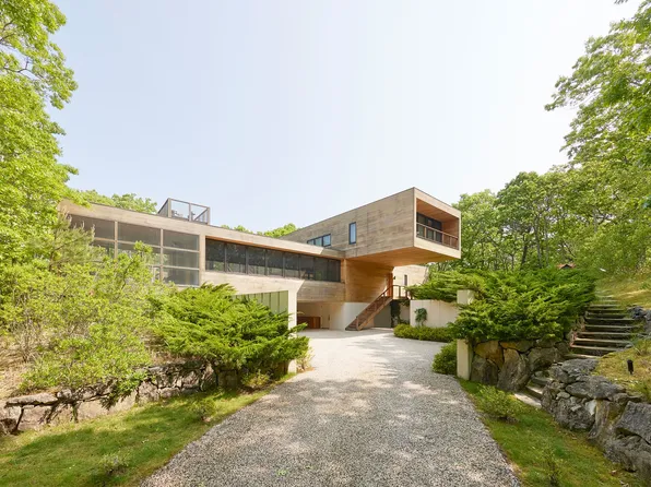 137 Great Hill Rd, Southampton, NY 11968