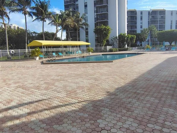 20400 W Country Club Dr, Aventura, FL