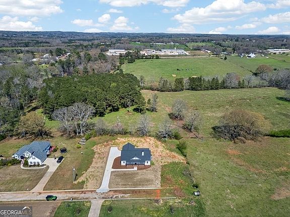 3rd image of 51 Fast Ln