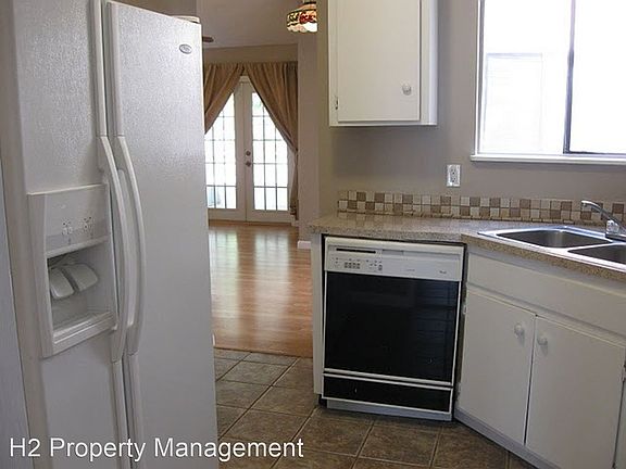 4th image of 3084 Huntington Woods Blvd