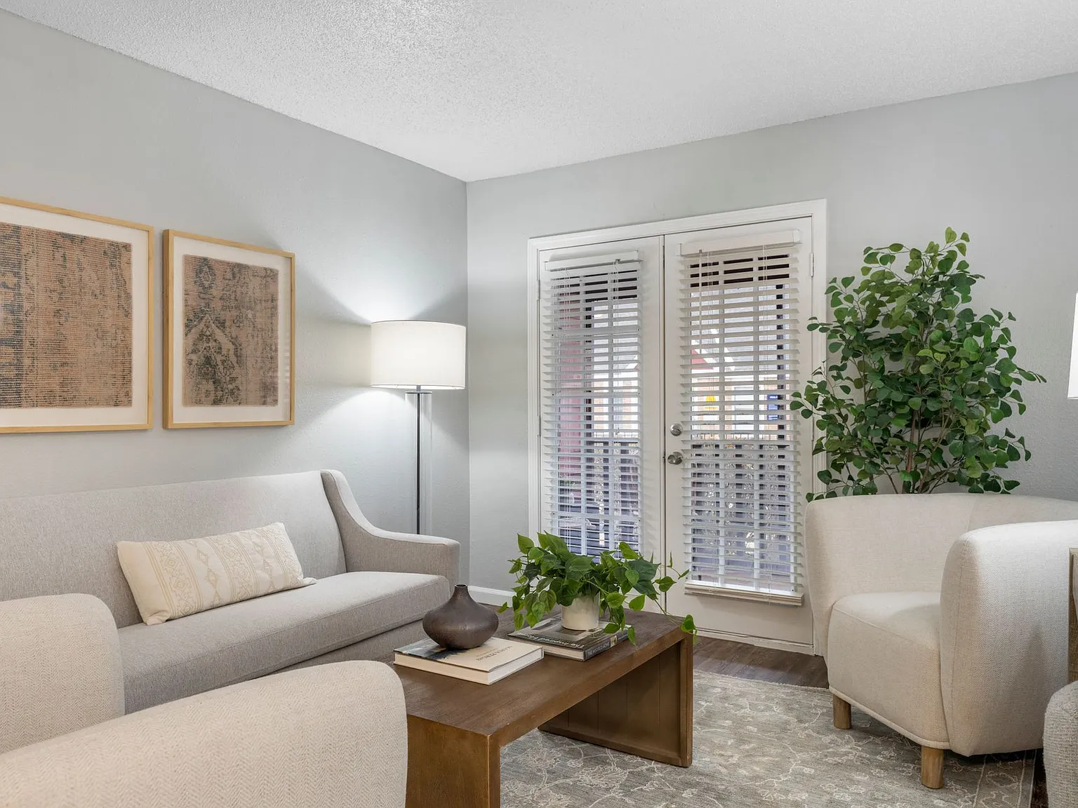 Post Oak Apartments — Photo 2