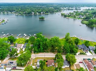 1311 W Oakley Park Rd, Commerce Township, MI 48390
