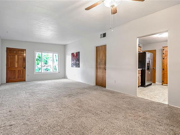 4th image of 21 Japonica Dr