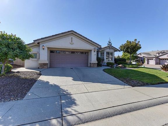 3rd image of 250 Golden Bluff Ct