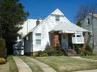 97 Coventry Ave #AVE, Albertson, NY 11507