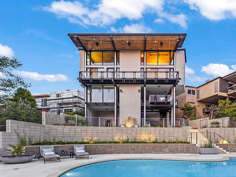 1101 Outlook Ln — Photo 1