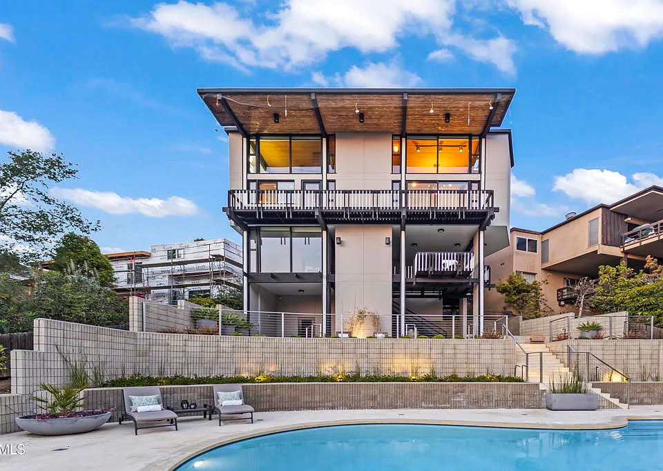 1101 Outlook Ln