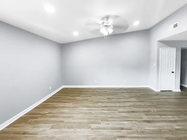 2022 Chestnut Rd, Carrollton, TX 75007