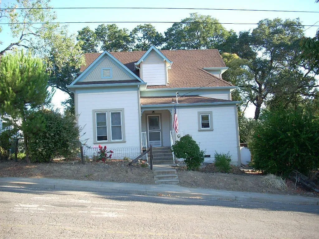 224 Crawford St photo 1