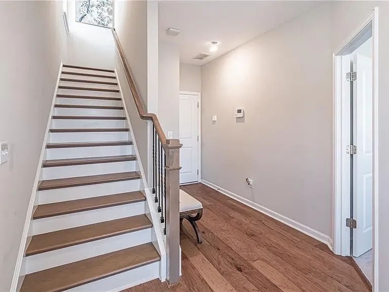 2563 Morehead St — Photo 19