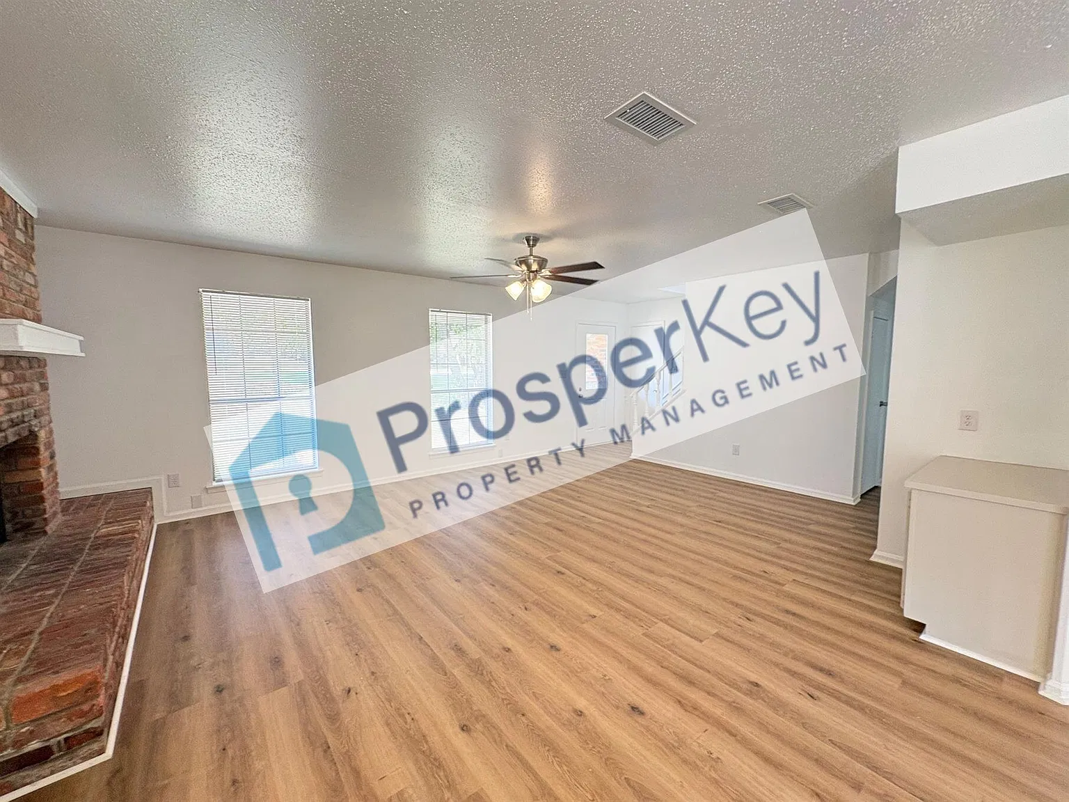 208 Avon Ct — Photo 4