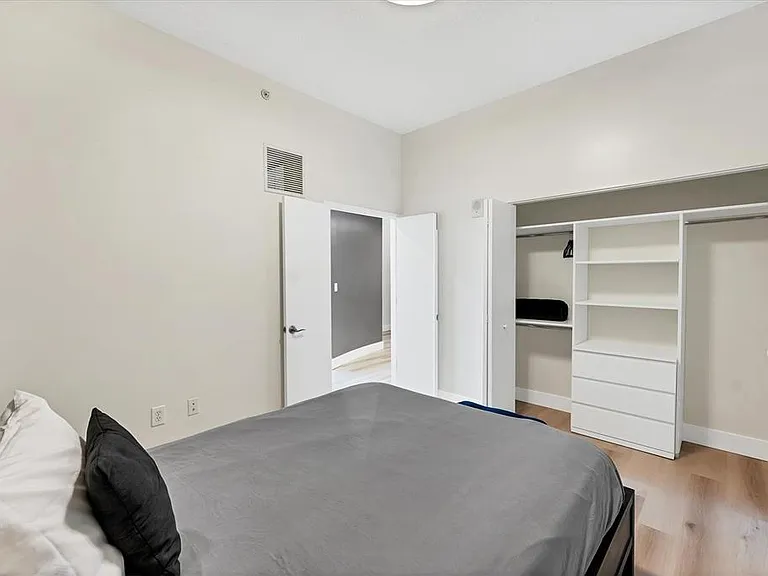 525 E Jackson St #302 — Photo 32