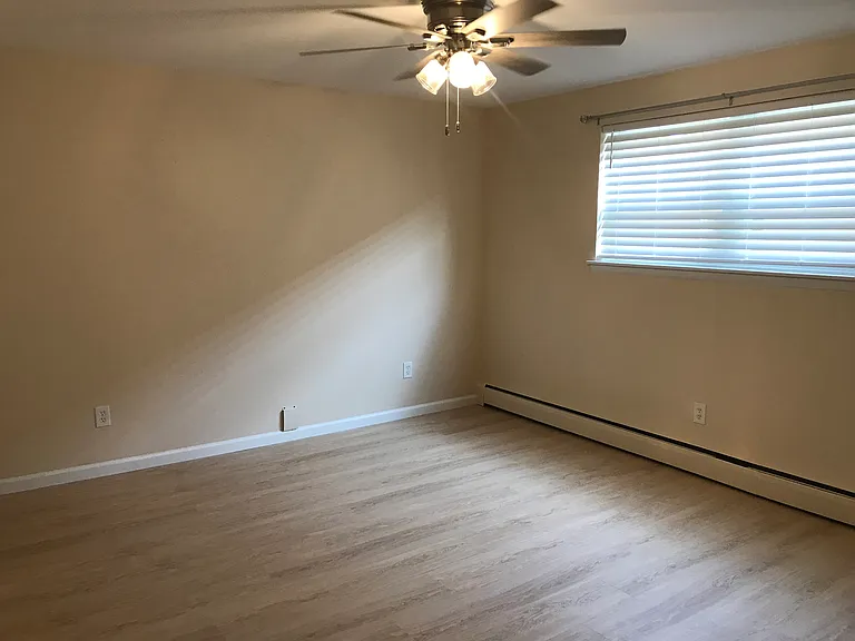 340 Woodlawn Ter #E2 — Photo 10