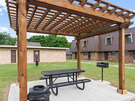 5th image of 1501 Meadow Trace Dr #1400-1