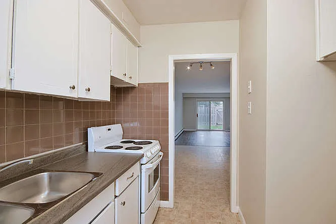 157 Arbour Glen Crescent London — Photo 4