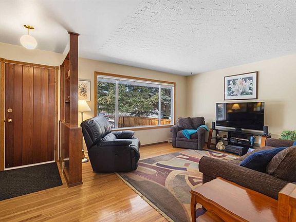 4th image of 3308 W 46th St SW