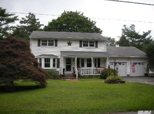 167 Swan Lake Dr, Patchogue, NY 11772
