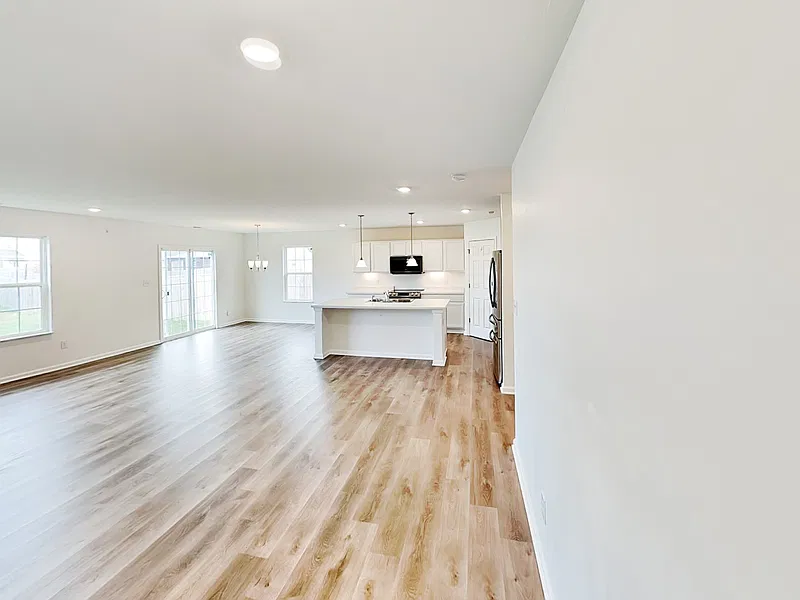3 bed, 2.0 bath, 1804 sqft, $1,775 — Photo 2