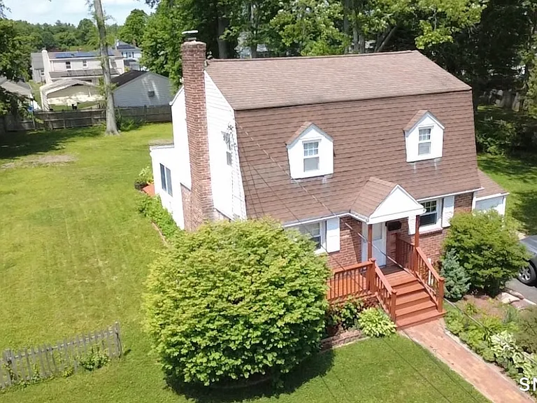 54 Harding Ave — Photo 2