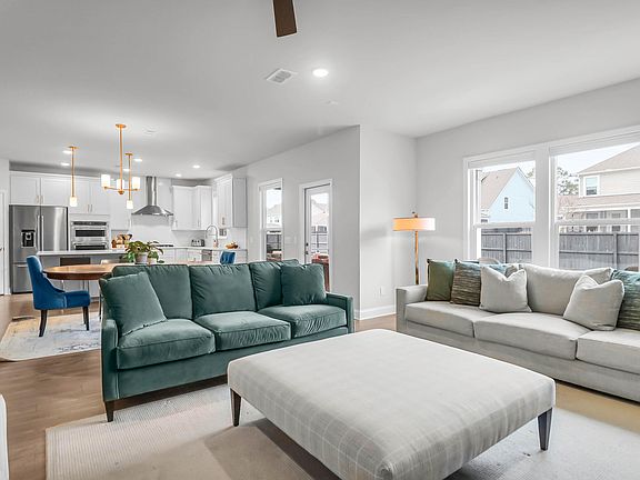 4th image of 2040 Parish House Cir