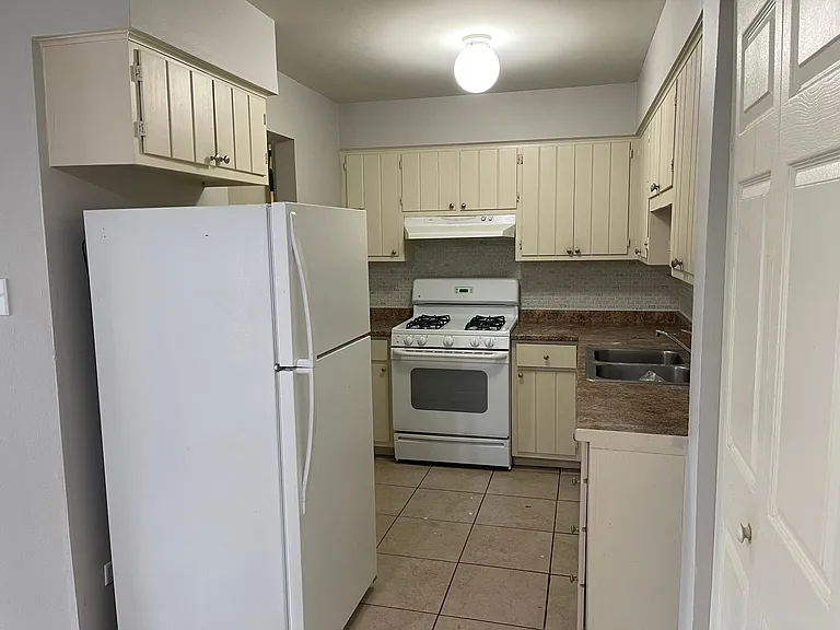 3050 178th St #2B — Photo 2