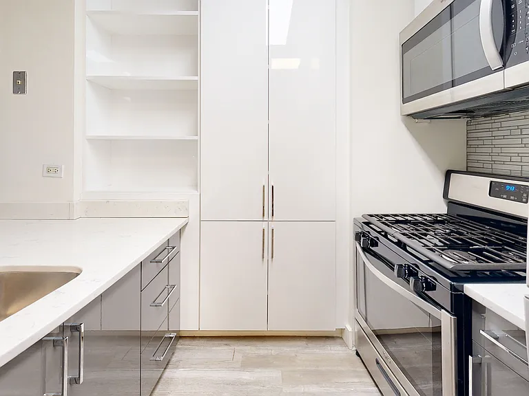 10 Hanover Square — Photo 115
