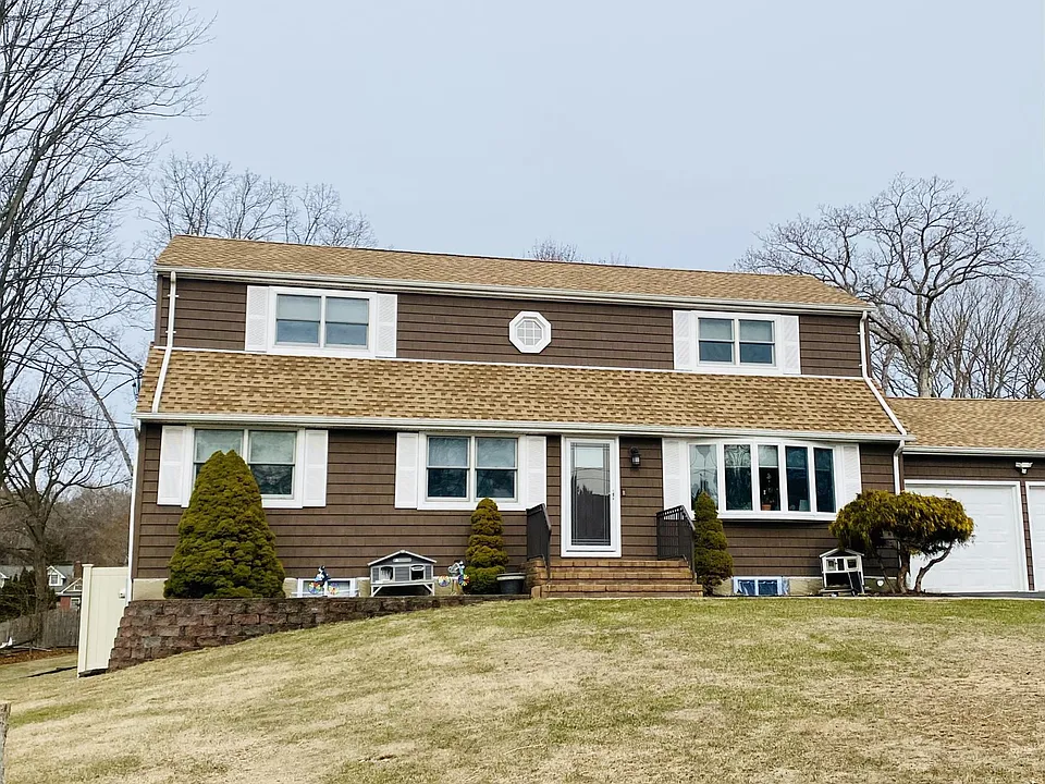 23 Grossman St