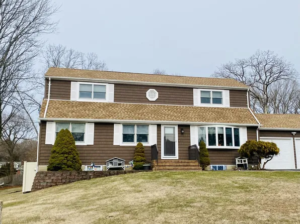 23 Grossman St, Melville, NY 11747