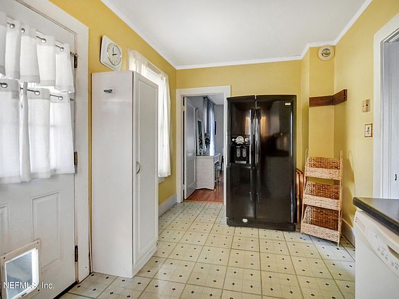 3rd image of 16 Myrtle Ave