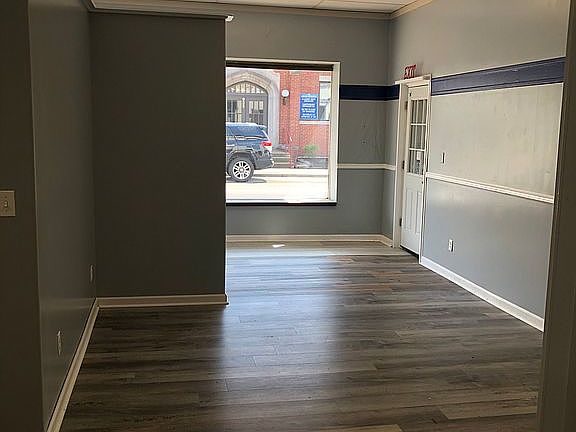 5th image of 942 Maple Ave