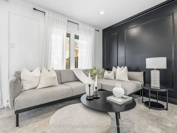 1270 Gainsborough Dr #9, Oakville, ON L6H 2L2